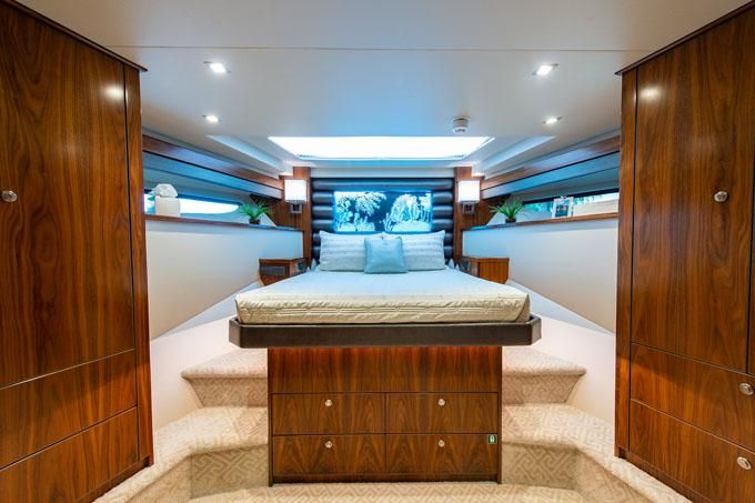 2018 Viking 93 