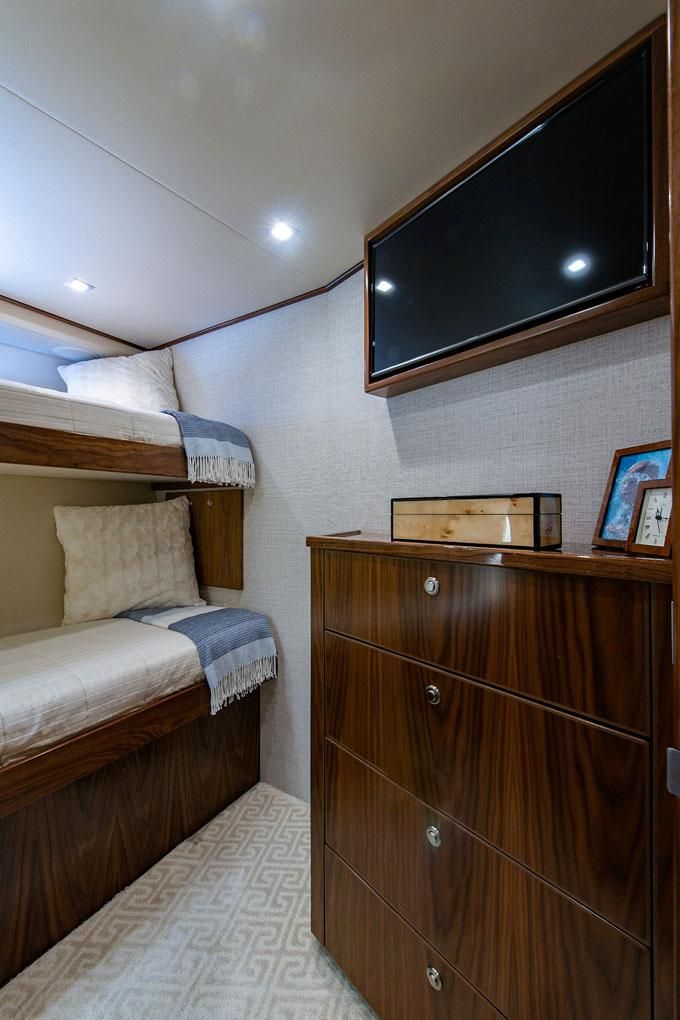 2018 Viking 93 