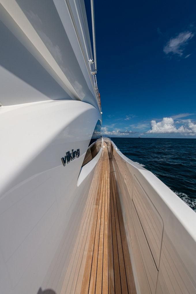 2018 Viking 93 
