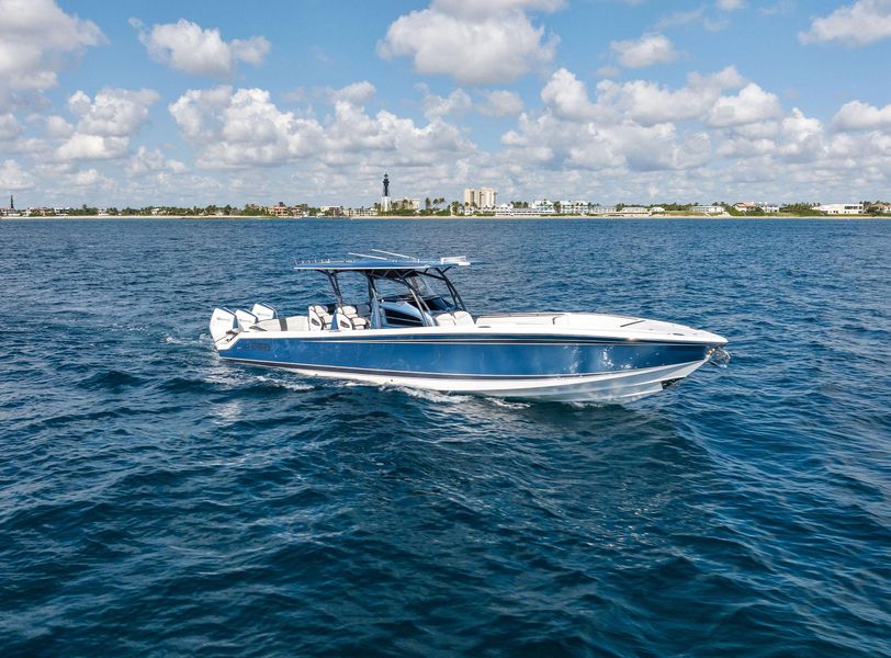 2022 Nor-Tech 390 Center Console