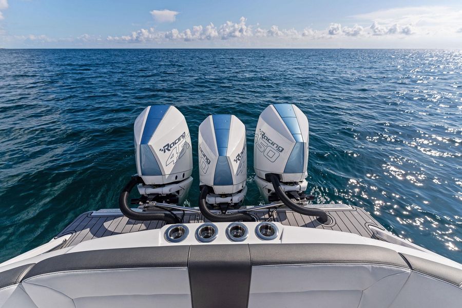 2022 Nor-Tech 390 Center Console