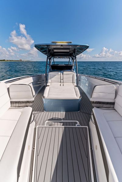 2022 Nor-Tech 390 Center Console