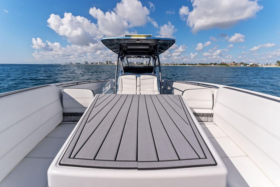2022 Nor-Tech 390 Center Console