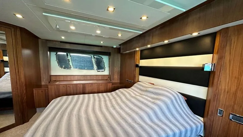 Scorpio Yacht Photos Pics SUNSEEKER PREDATOR 74