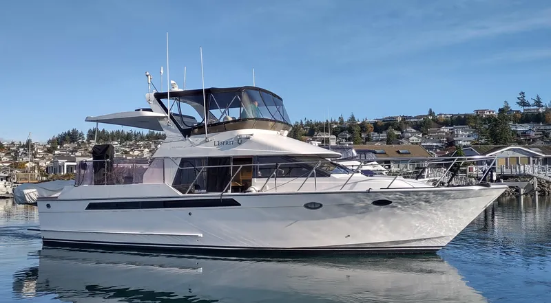 L' Espirit Yacht Photos Pics 1989 Ocean Alexander 440 CPMY yacht docked in a marina.