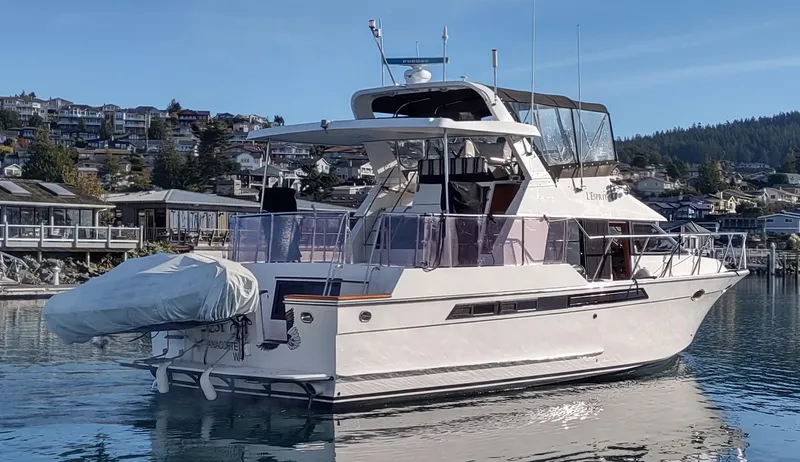 L' Espirit Yacht Photos Pics 1989 Ocean Alexander 440 CPMY yacht docked in a serene marina.