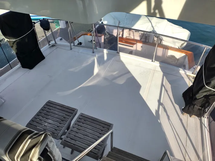 L' Espirit Yacht Photos Pics Spacious deck of 1989 Ocean Alexander 440 CPMY yacht with seating and railing.