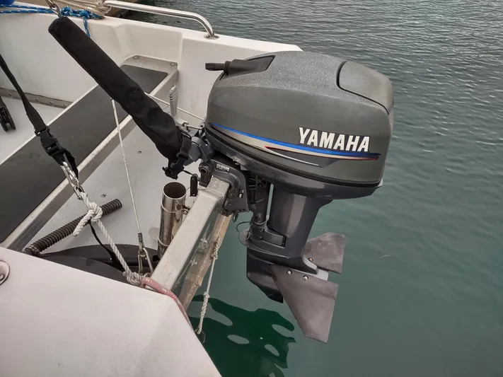 L' Espirit Yacht Photos Pics Yamaha outboard motor on a 1989 Ocean Alexander 440 CPMY boat.