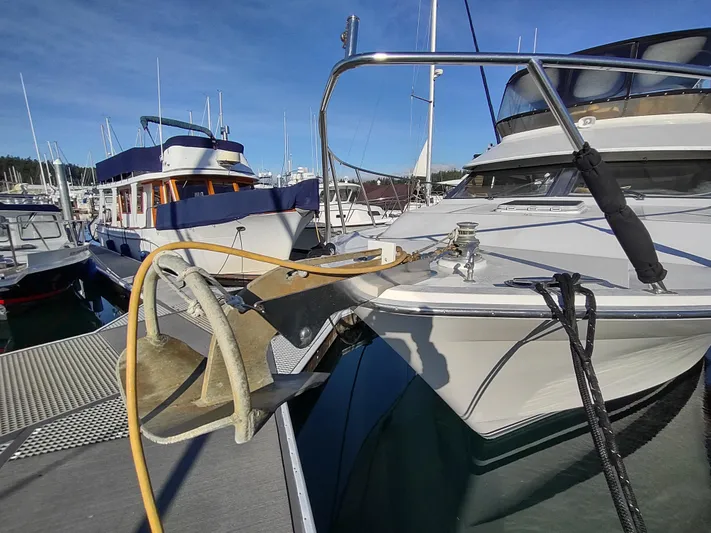L' Espirit Yacht Photos Pics 1989 Ocean Alexander 440 CPMY yacht docked at a marina.