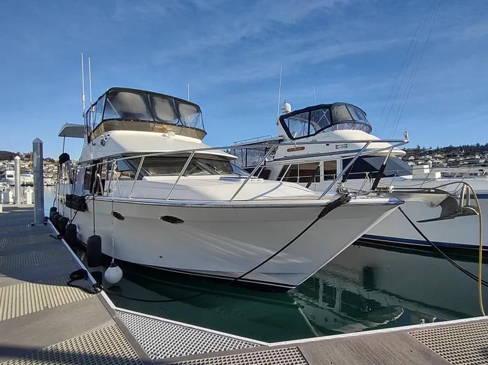 L' Espirit Yacht Photos Pics 1989 Ocean Alexander 440 CPMY yacht docked at marina.