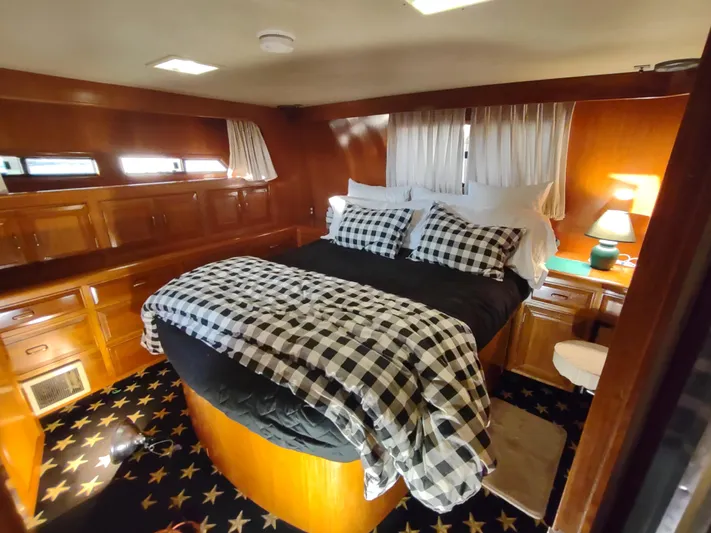 L' Espirit Yacht Photos Pics 