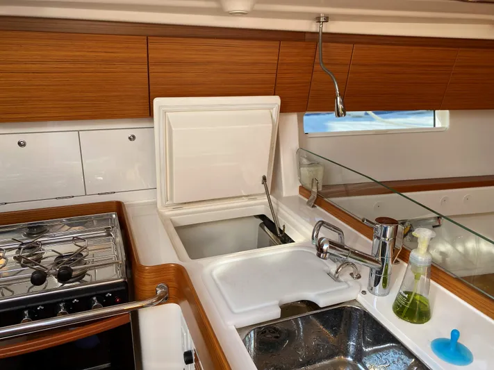 Vamoosh Yacht Photos Pics Fridge