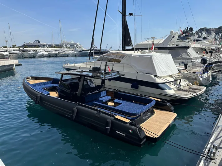 Black Shiver 120 Efb Yacht Photos Pics 