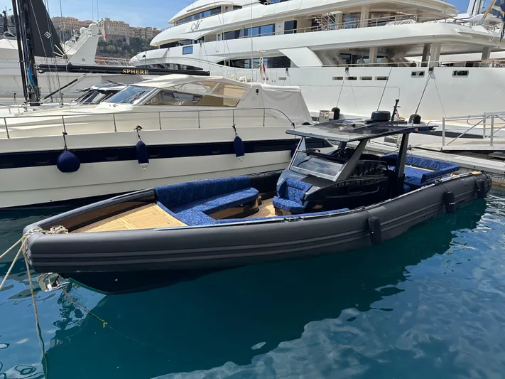 Black Shiver 120 Efb Yacht Photos Pics 