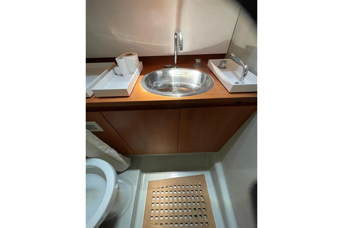 2003 Maxi Dolphin 65 