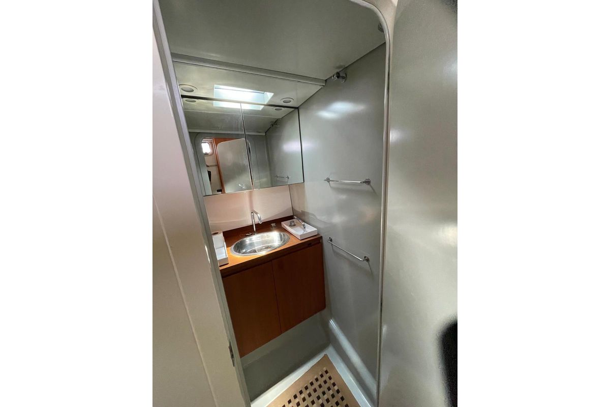 2003 Maxi Dolphin 65 