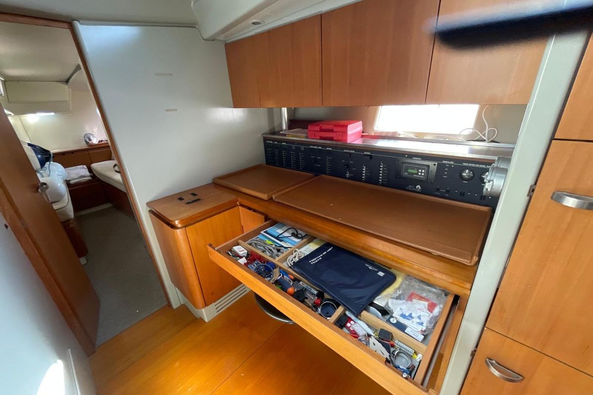 2003 Maxi Dolphin 65 