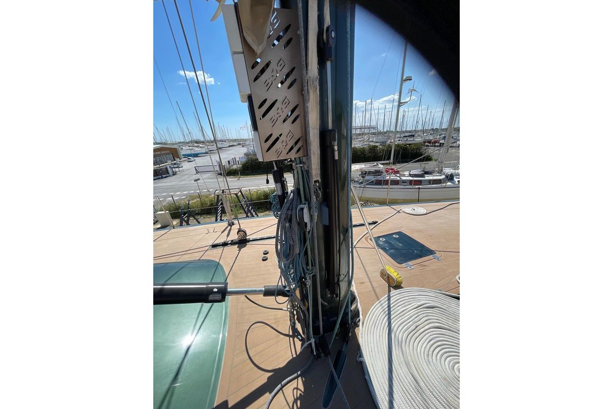 2003 Maxi Dolphin 65 