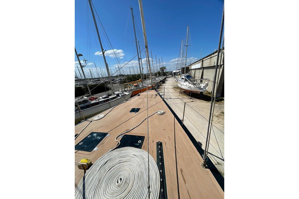 2003 Maxi Dolphin 65 