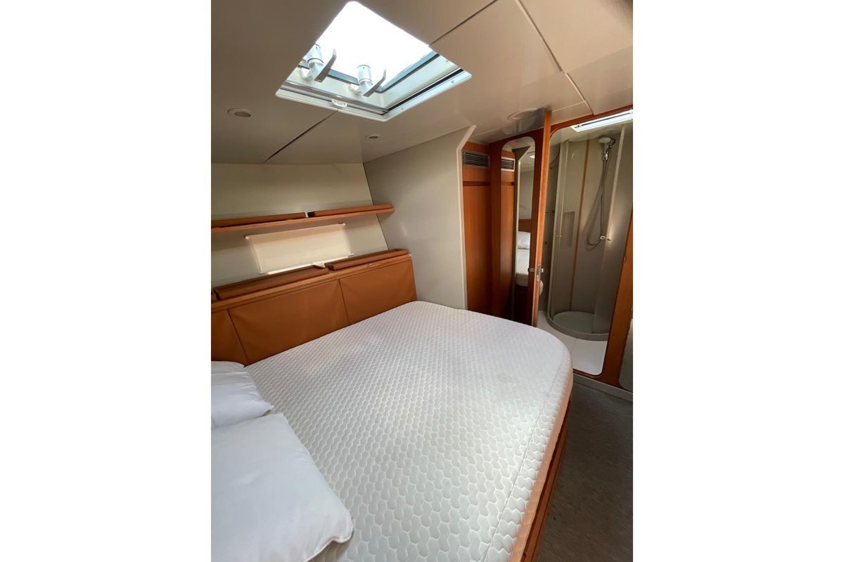 2003 Maxi Dolphin 65 