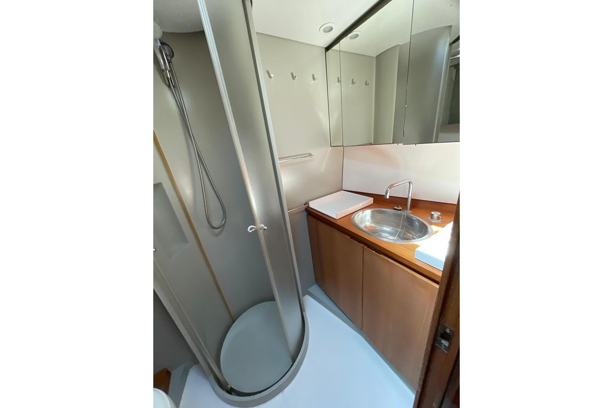 2003 Maxi Dolphin 65 