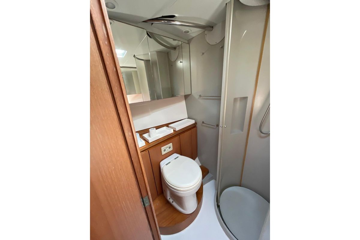 2003 Maxi Dolphin 65 