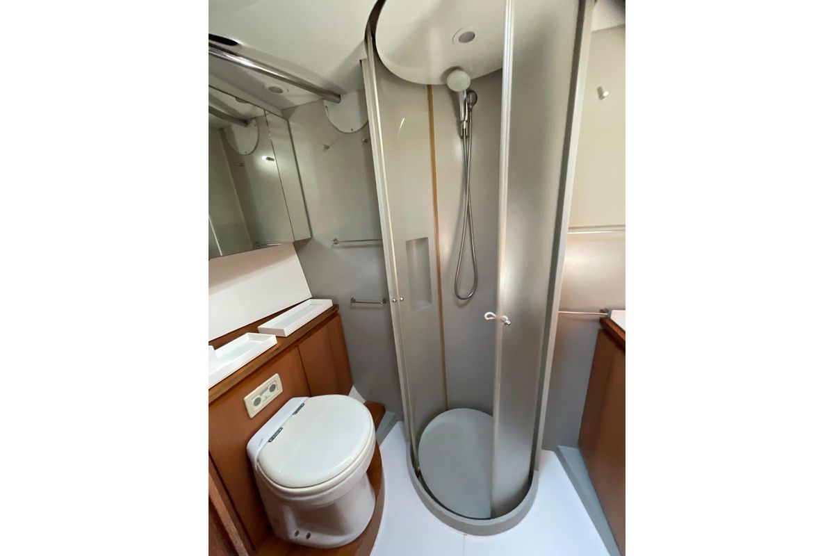 2003 Maxi Dolphin 65 
