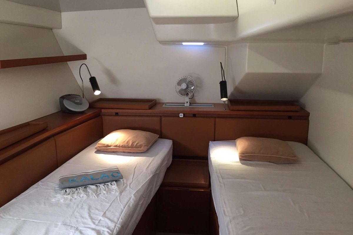 2003 Maxi Dolphin 65 
