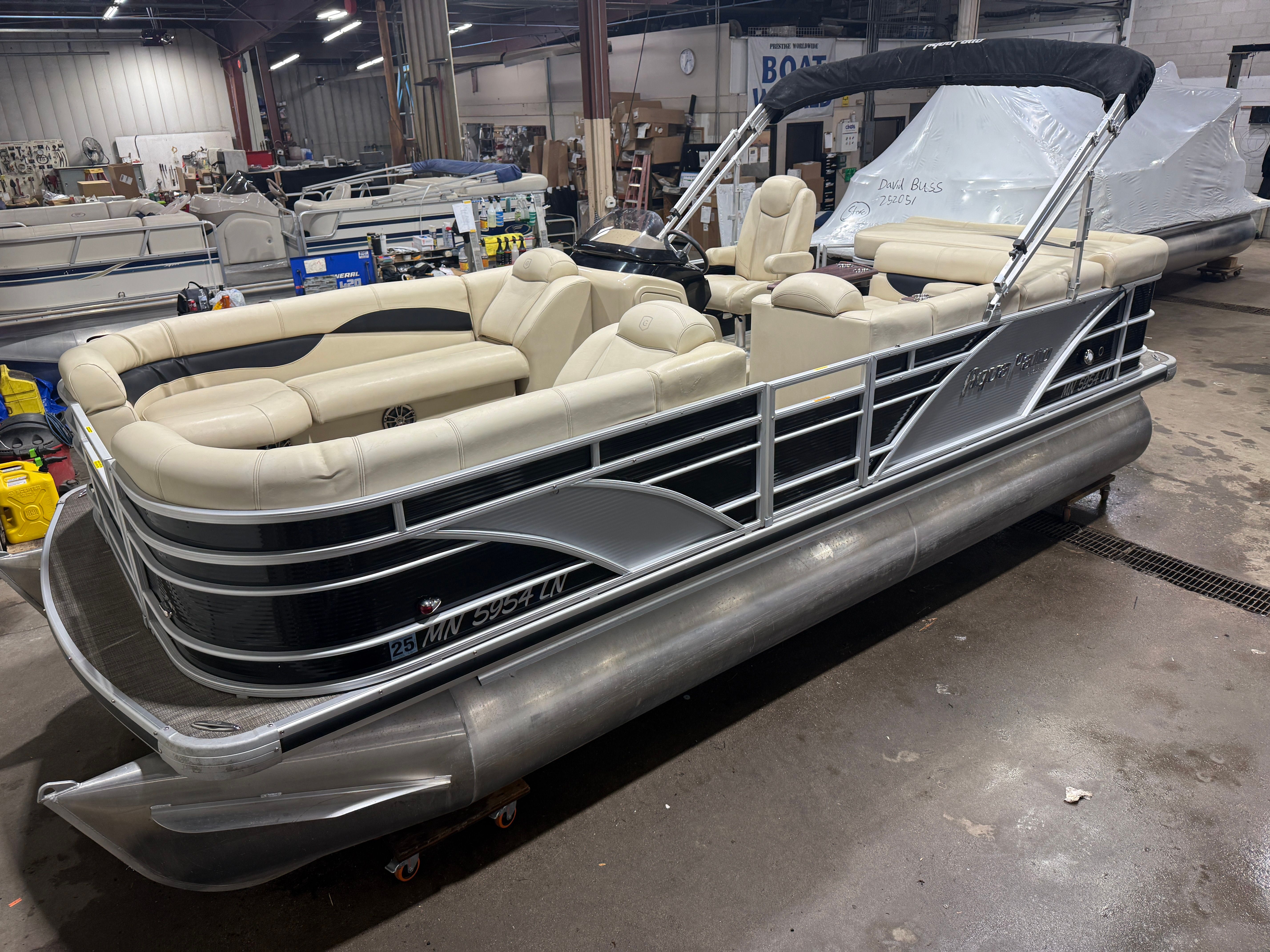 AquaPatio 200 Cruise Pontoon & Yamaha 90HP 4-Stroke EFI