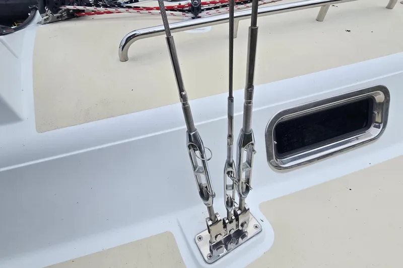 Irie Yacht Photos Pics Deck fittings and rigging on a 2018 Tartan 345 sailboat.