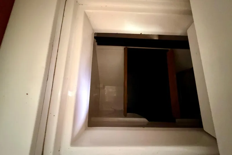 Kittywake Yacht Photos Pics Interior view of a 1996 J Boats J/42 sailboat compartment.