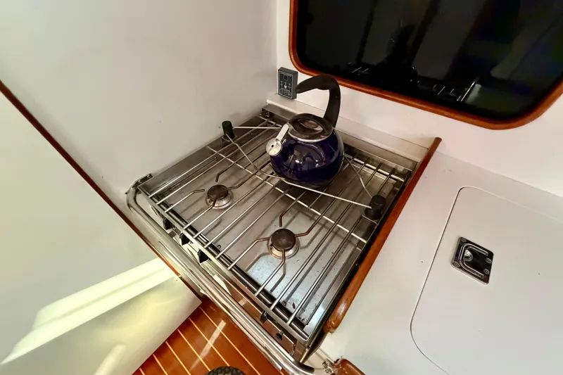 Kittywake Yacht Photos Pics Stove with kettle in 1996 J Boats J/42 yacht galley.