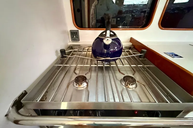 Kittywake Yacht Photos Pics Stainless steel stove with blue kettle on J Boats J/42, 1996 model yacht.