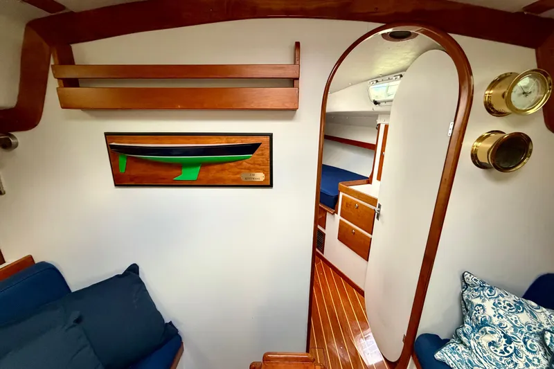 Kittywake Yacht Photos Pics Interior of 1996 J Boats J/42 sailboat with wooden accents and nautical decor.
