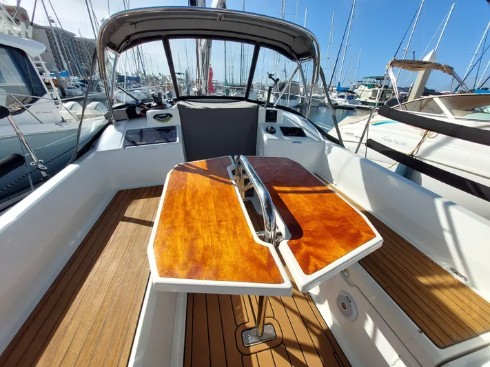 "makai" Yacht Photos Pics 2020 Beneteau Oceanis 30.1 sailboat cockpit with wooden table and marina view.