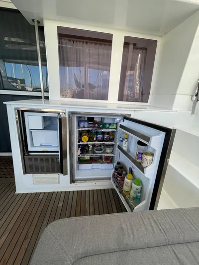 Stray Cats Yacht Photos Pics 