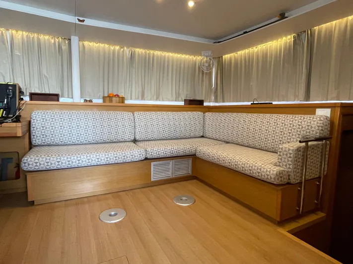 Stray Cats Yacht Photos Pics 