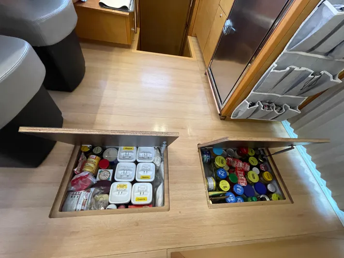 Stray Cats Yacht Photos Pics 