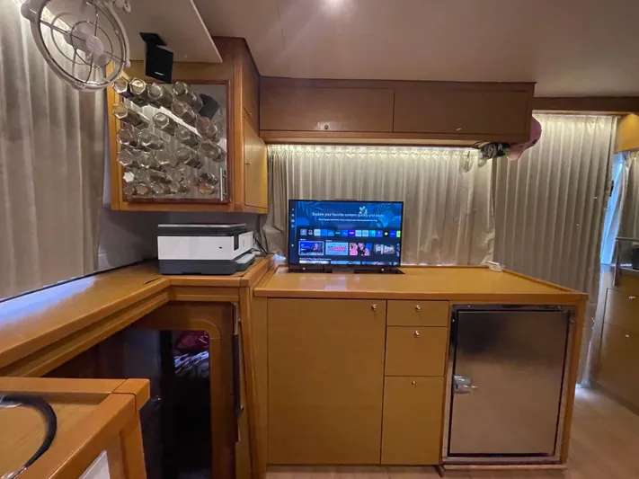 Stray Cats Yacht Photos Pics 