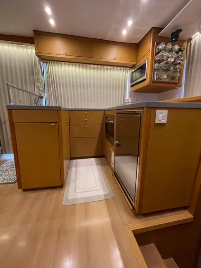 Stray Cats Yacht Photos Pics 