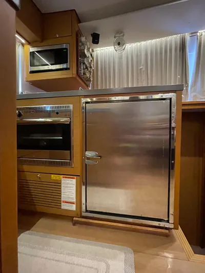 Stray Cats Yacht Photos Pics 