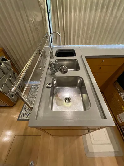 Stray Cats Yacht Photos Pics 