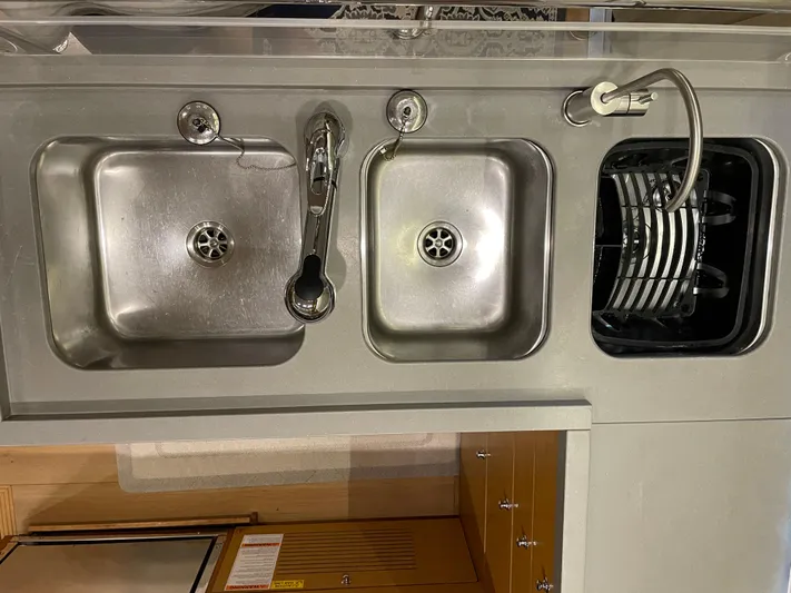 Stray Cats Yacht Photos Pics 