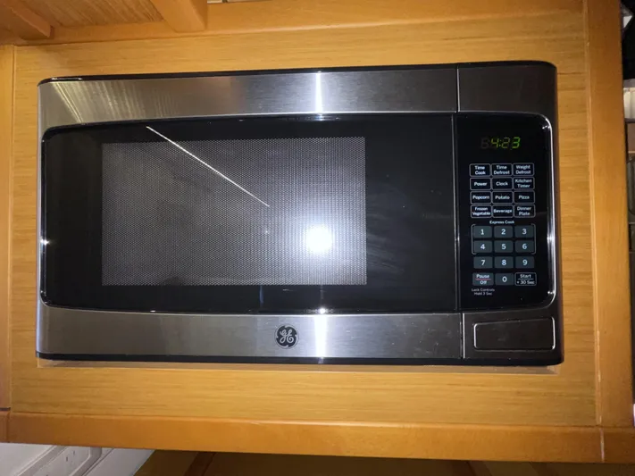 Stray Cats Yacht Photos Pics 