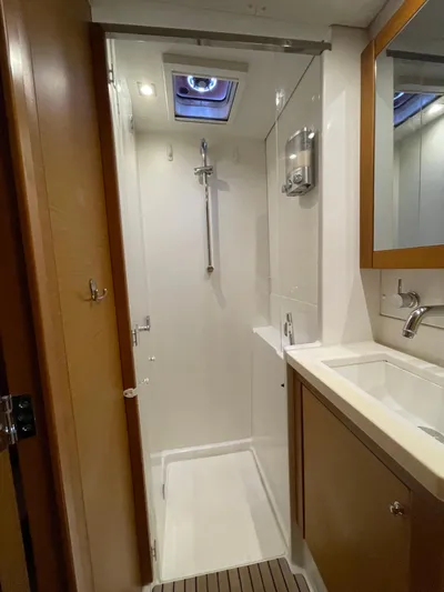 Stray Cats Yacht Photos Pics 