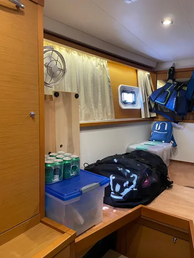 Stray Cats Yacht Photos Pics 