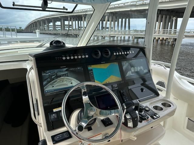 2020 Boston Whaler 420 Outrage