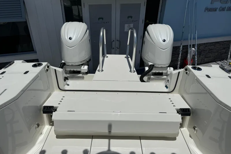 57800 265dc Sf Yacht Photos Pics 2026 World Cat 265 DC-X boat with dual outboard engines, rear view.