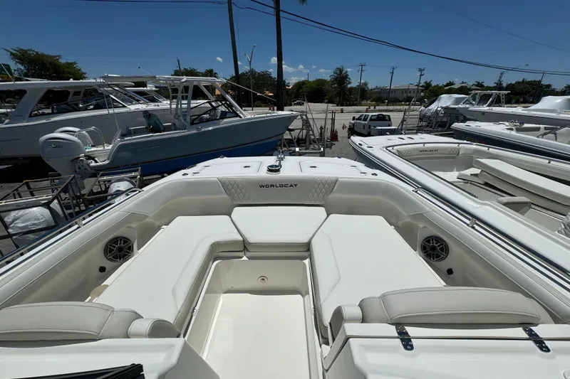 57800 265dc Sf Yacht Photos Pics 2026 World Cat 265 DC-X boat interior with spacious seating and sleek design.