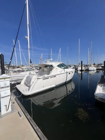 2009 Tiara 3500 Sovran Yacht Photos Pics 